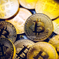 Bitcoin พุ่งทะลุ $74,500! แต่ทำไม “นักเทรดมือโปร” ยังไม่กล้าเปิด Long?